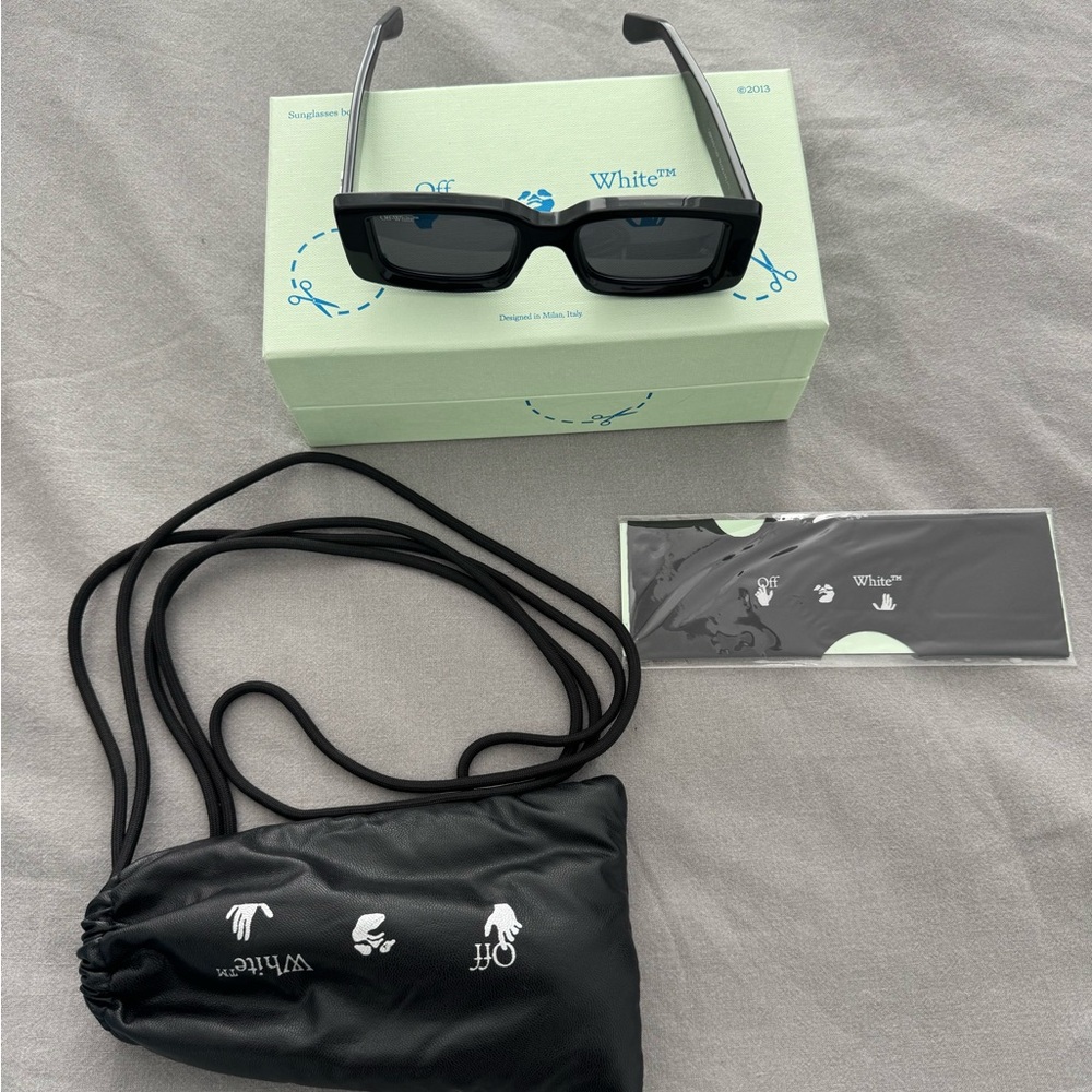 Offwhite Sunglasses
100% Authentic 
Worn a couple times